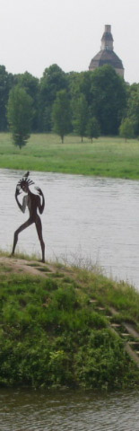 Alien in front of Slaughterhouse 5